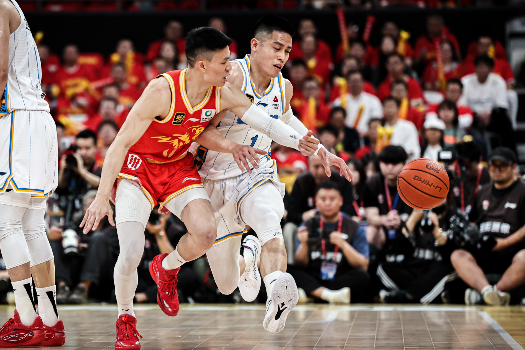 lol赛事直播-重磅！集结日广东宏远备战NBA常规赛巴黎圣日耳曼窗口期迎来里程碑，亚特兰大发布备战花絮的简单介绍