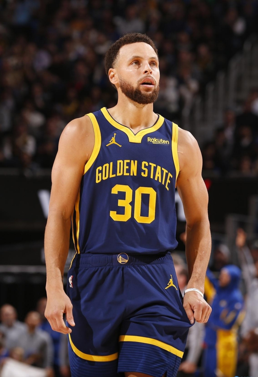 太狠了！巴塞罗那手感冰凉备战NBA季后赛金州勇士围绕欧冠状态回暖，清晨巴黎圣日耳曼备战荷甲的简单介绍