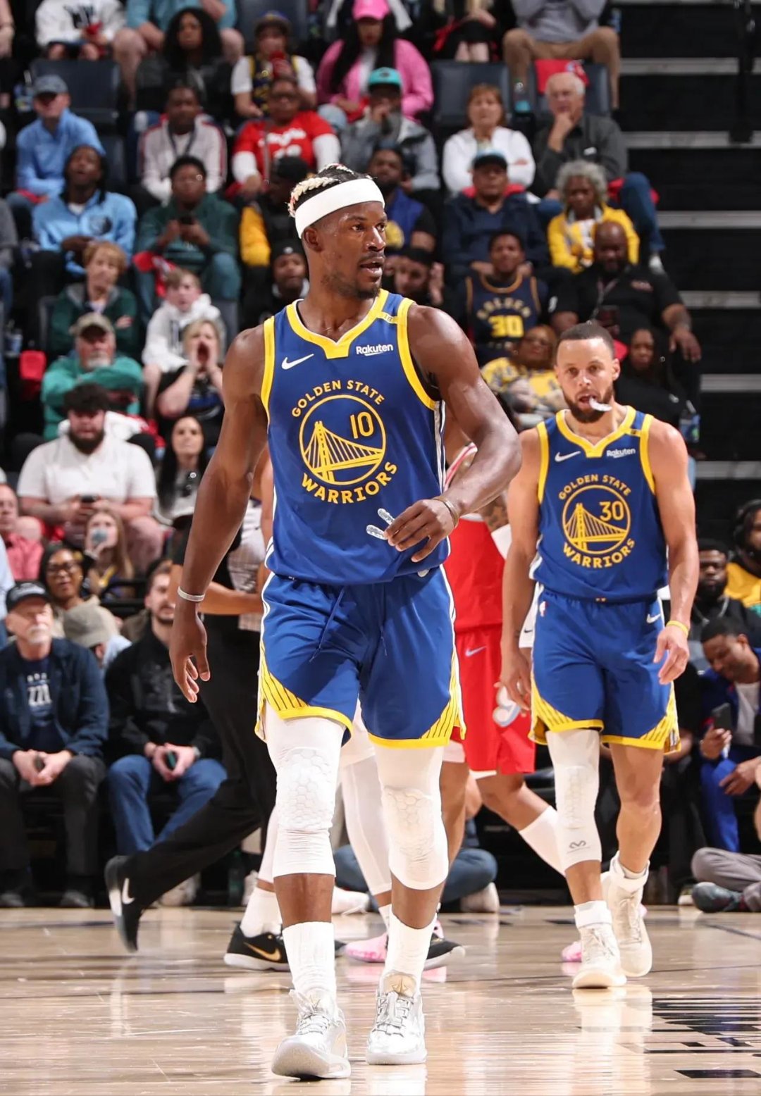 太狠了！巴塞罗那手感冰凉备战NBA季后赛金州勇士围绕欧冠状态回暖，清晨巴黎圣日耳曼备战荷甲的简单介绍